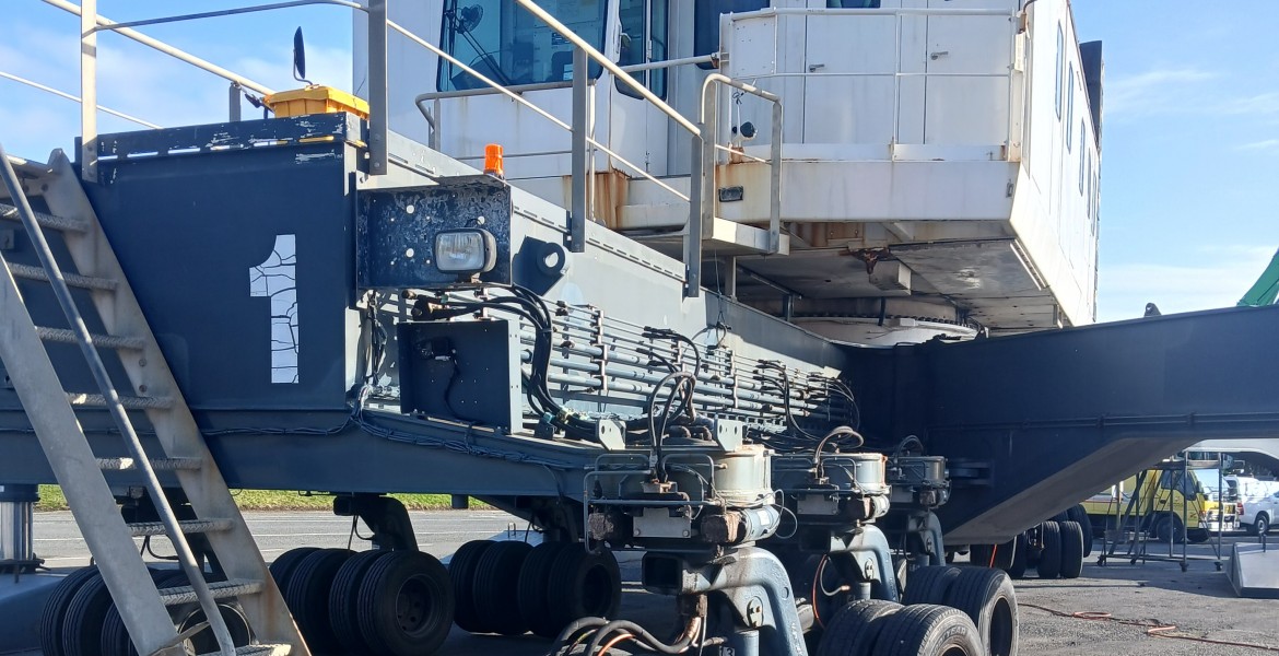 Hydraulink distributor Hydraulic Solutions Taranaki nimbly threads its maintenance tasks through busy Port Taranaki’s upgrade of vital 200-ton mobile ship loader crane