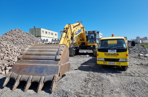 EARTHMOVING & CONSTRUCTION