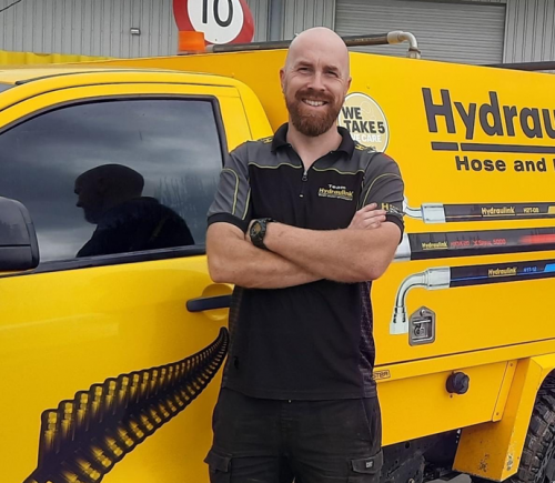 Go-getter Fraser Carr transitions  from Hydraulink Waged Employee  to Owner-Operator servicing  the Whangarei region